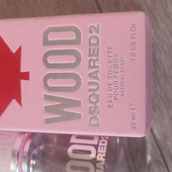 Juicy Couture OUI Eau de Toilette And Free Gift (DSquared) - Picture 6 of 6